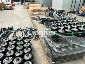 customer-inspects-flatbed-trailer-1