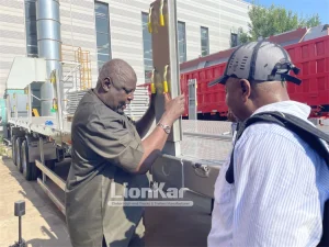 customer-inspects-flatbed-trailer-3