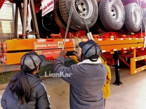customer-inspects-flatbed-trailer-4
