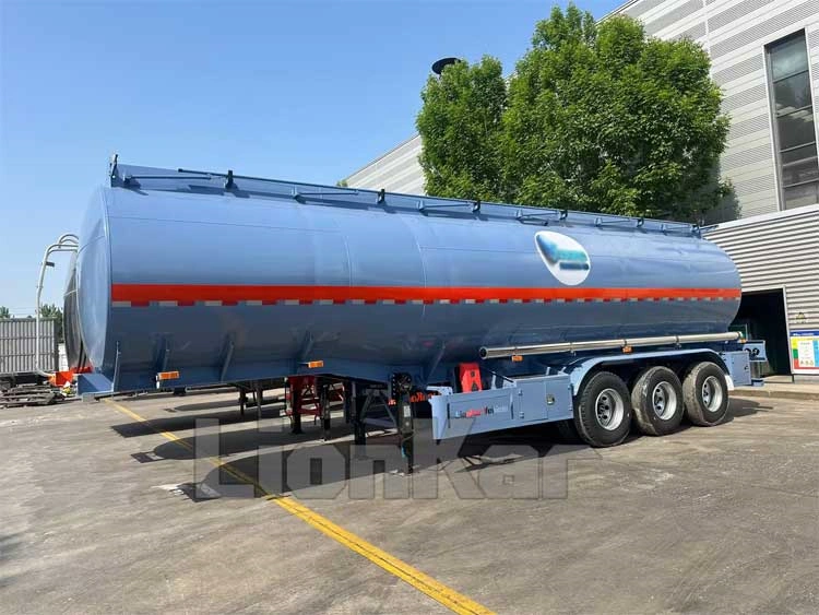custom-logo-on-trailer