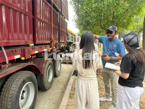 customer-visit-fence-trailer-03
