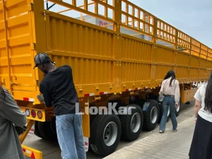 customer-visit-fence-trailer-08