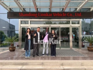 customer-visits-Lionkar-factory-trailer-02