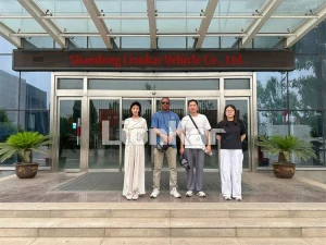 customer-visits-Lionkar-factory-trailer-03