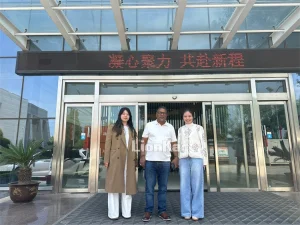customer-visits-Lionkar-factory-trailer-06