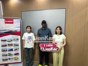 customer-visits-aluminum-alloy-tank-trailer-01