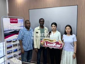 customer-visits-aluminum-alloy-tank-trailer-02