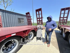 customers-visit-lowbed-trailer-02