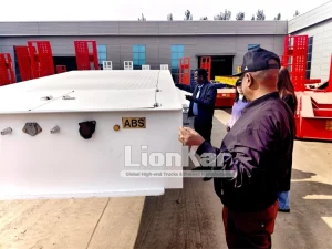 customers-visit-lowbed-trailer-03