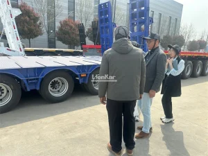 customers-visit-lowbed-trailer-05