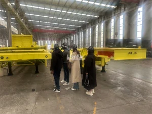 customers-visit-lowbed-trailer-06