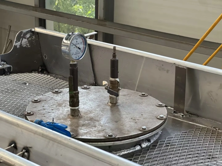 tanker-truck-water-injection-and-pressure-testing-images-02