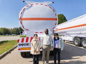 view-oil-tanker-trailer-image-03