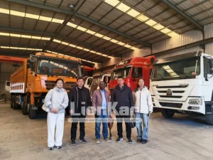 african-client-inspects-howo-trucks-03