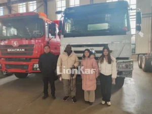 african-client-inspects-howo-trucks-05