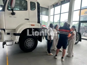 african-client-inspects-howo-trucks-06