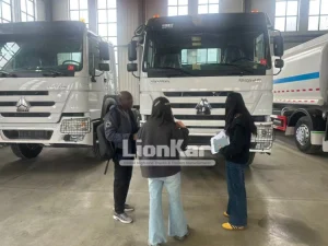 african-client-inspects-howo-trucks-07