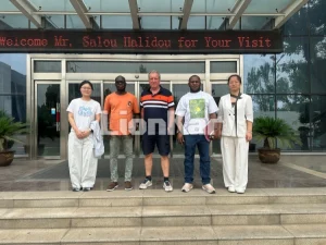african-clients-visit-factory-01